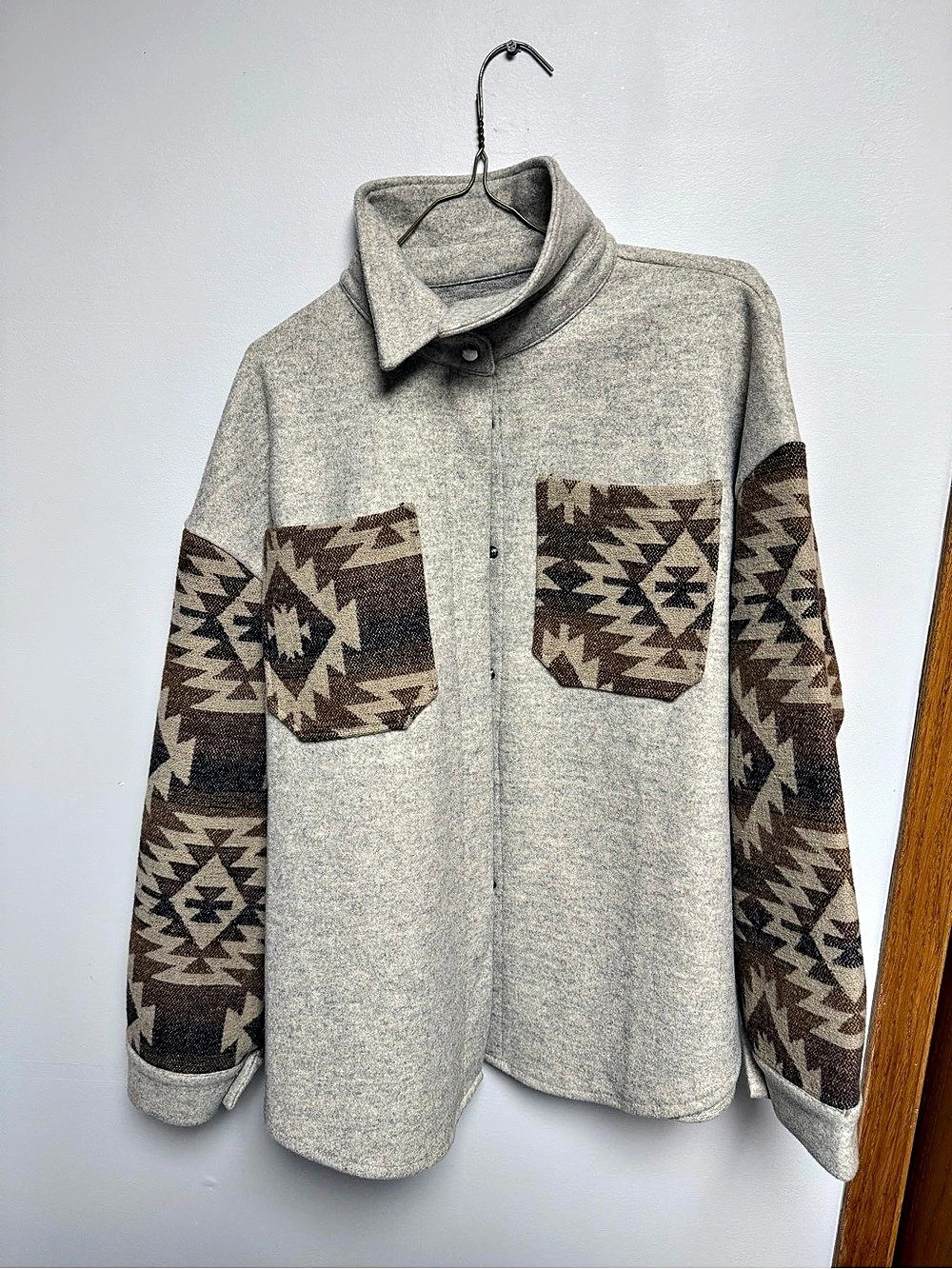 Geometric Sleeve Button-Up Jacket in Gray & Brown